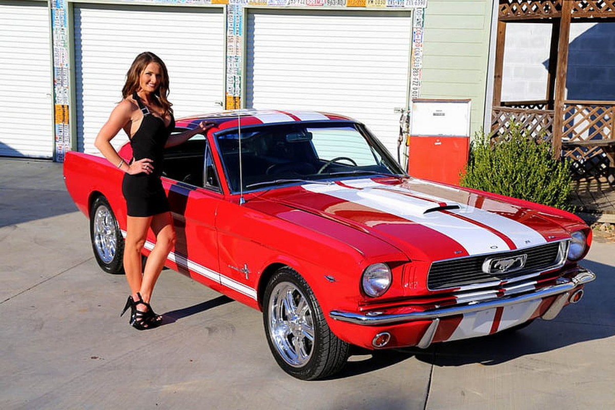  Mustang Girl