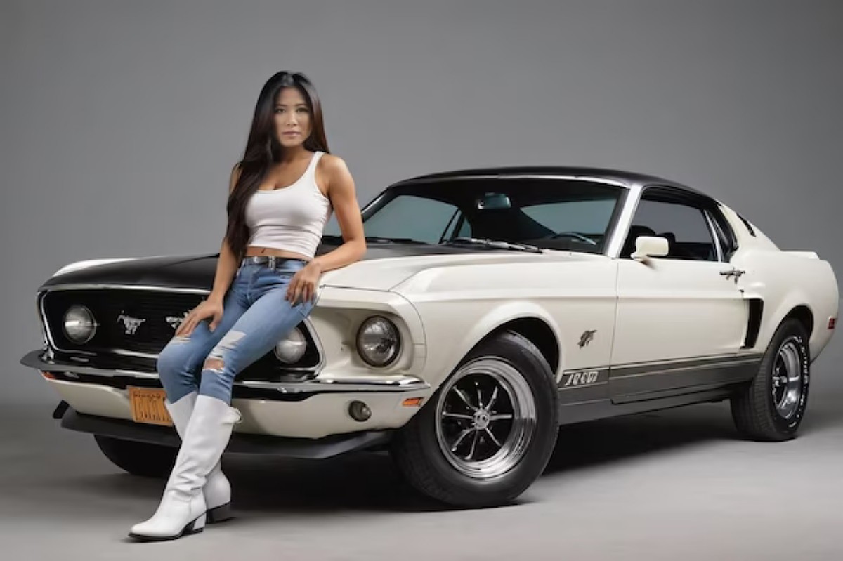  Mustang Girl